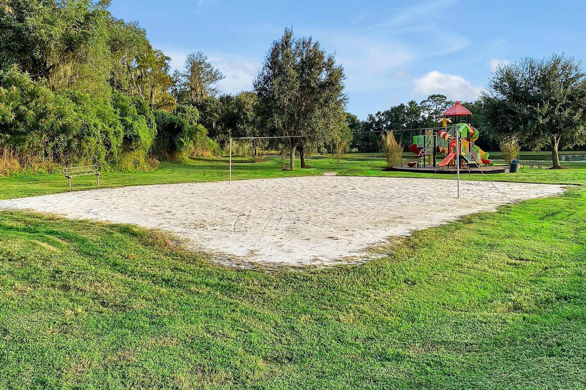Holiday home Berkley Home: Pool, Lakefront & Near *
