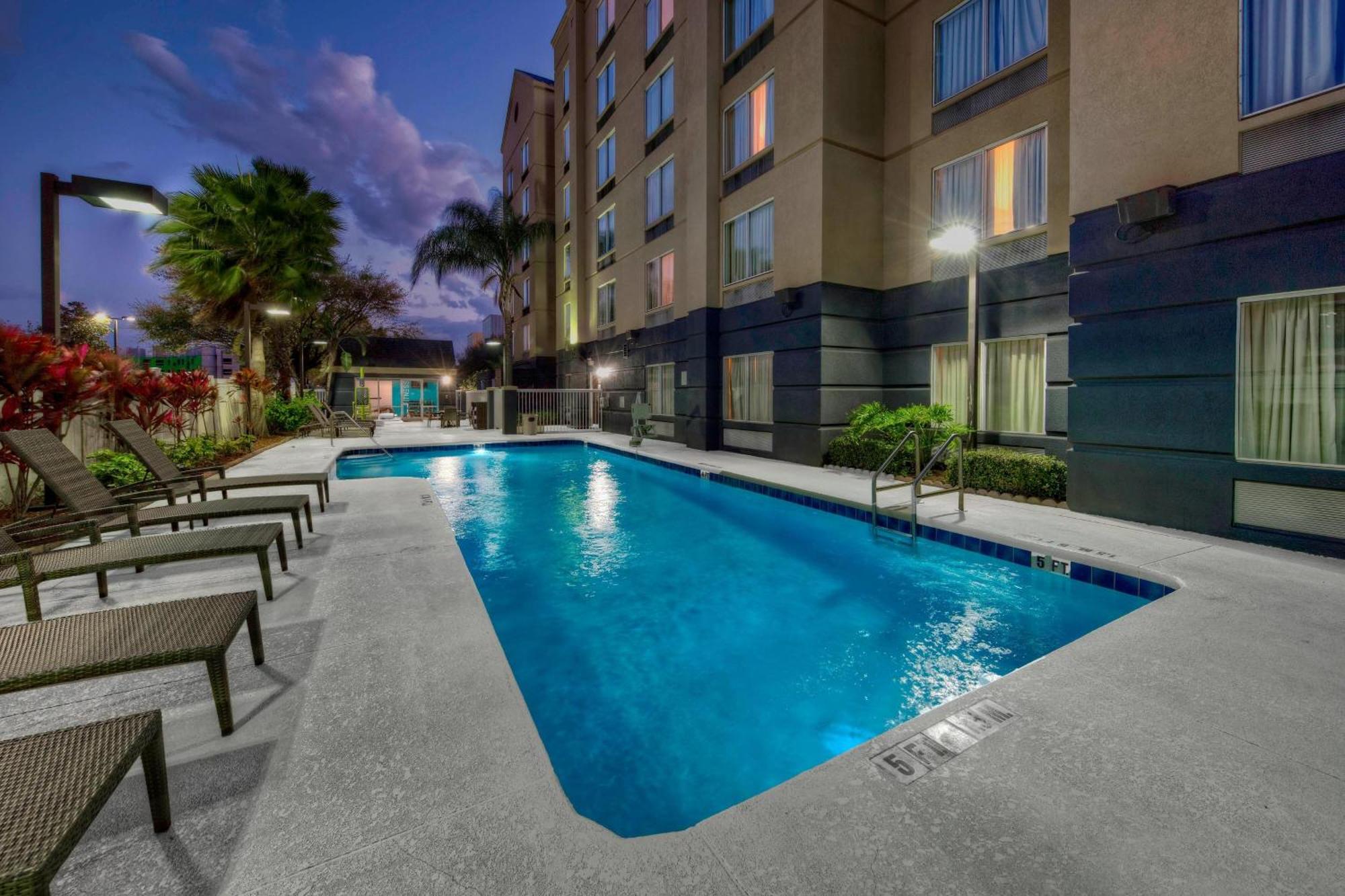 Fairfield And By Marriott Near Universal Hotel