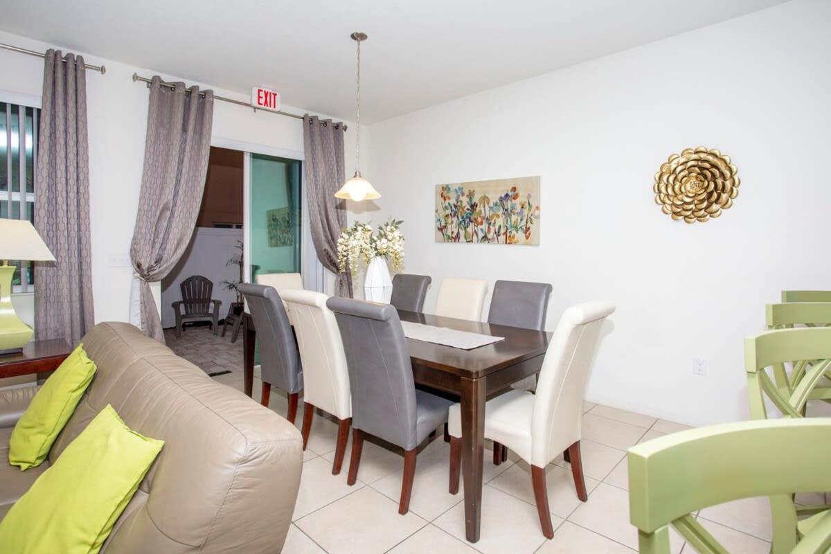 Family Friendly 4 Bedrooms With Gameroom Close To In Compass Bay 5103