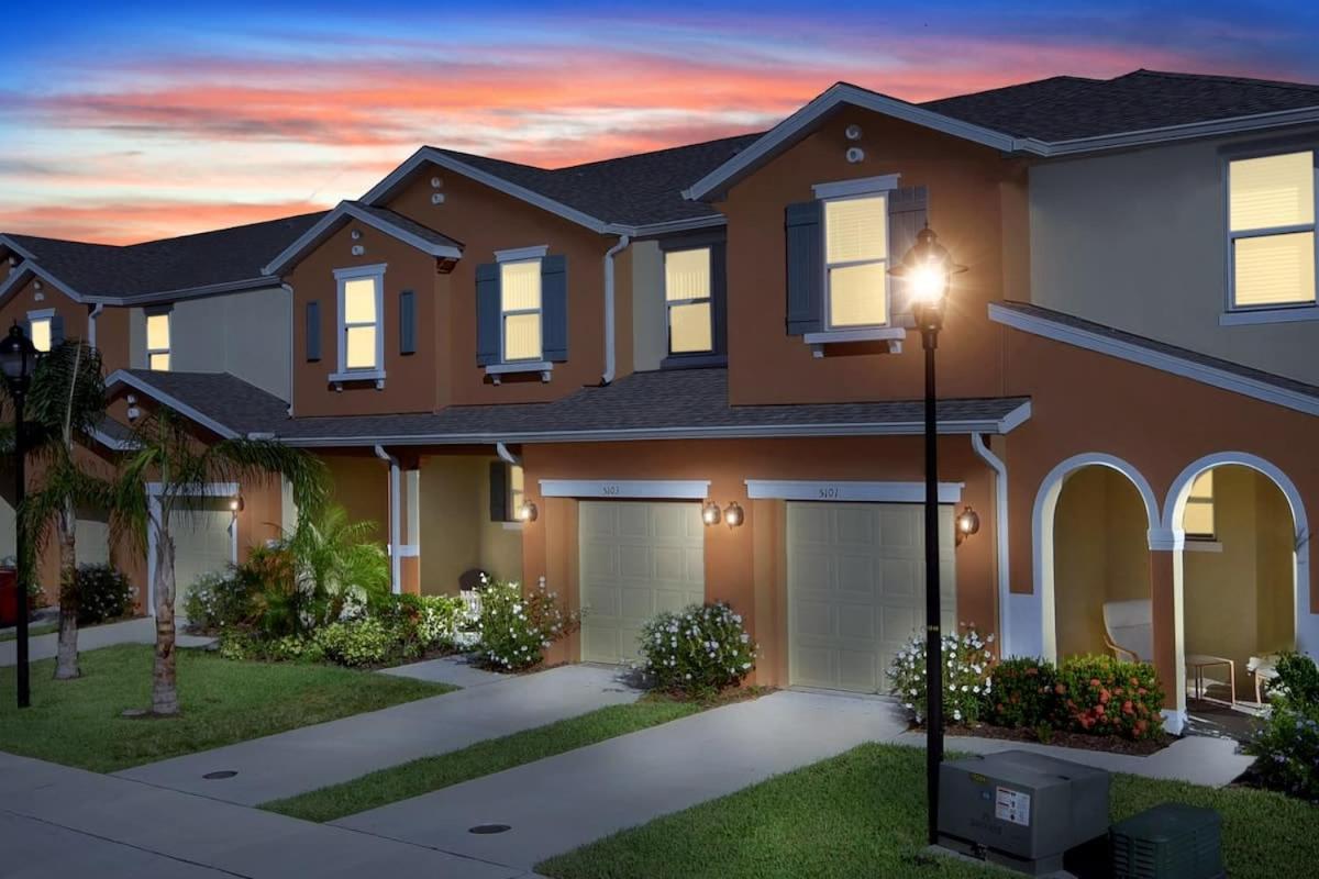 Holiday home Family Friendly 4 Bedrooms With Gameroom Close To In Compass Bay 5103