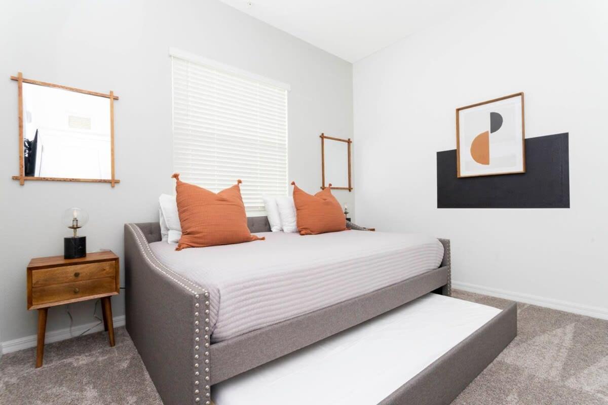 Gorgeous 2bd Apto Close To @ Storey 404 3191 *