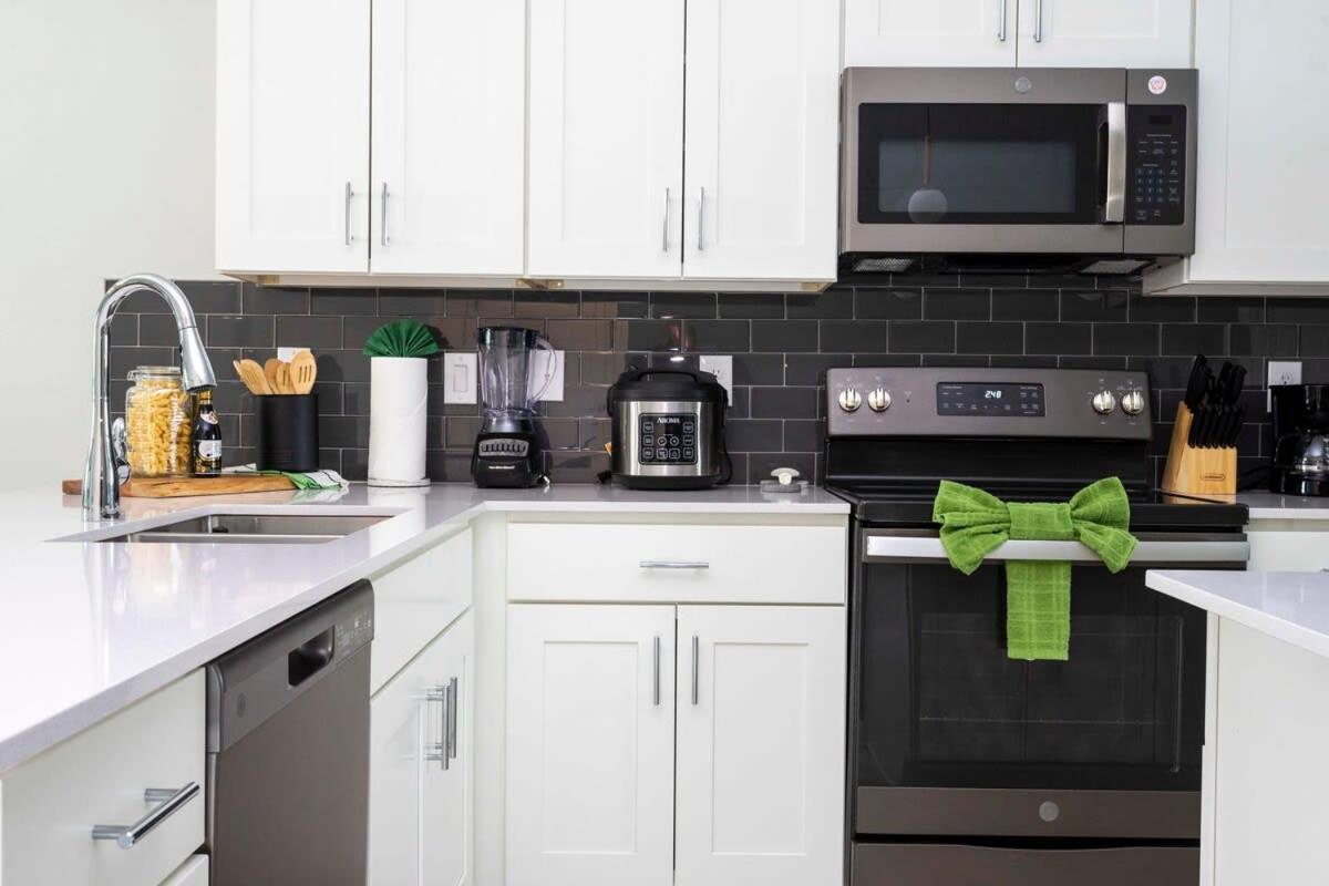 Gorgeous 2bd Apto Close To @ Storey 404 3191 *