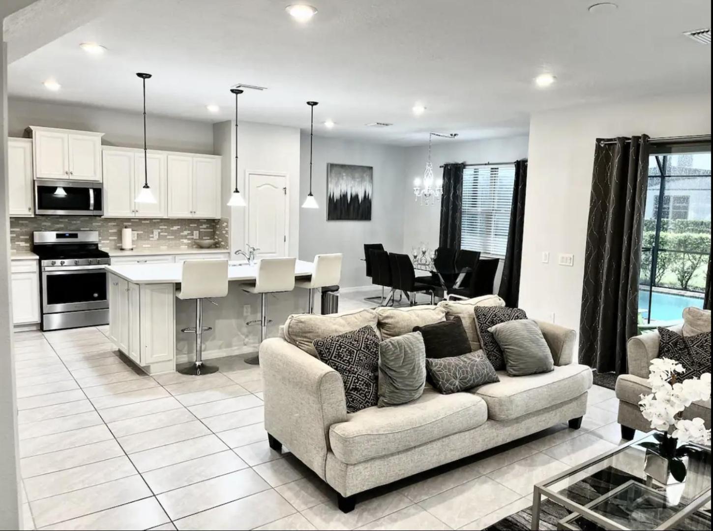 Experience Luxury In Spacious Solterra Nr With South-west Facing Private Pool