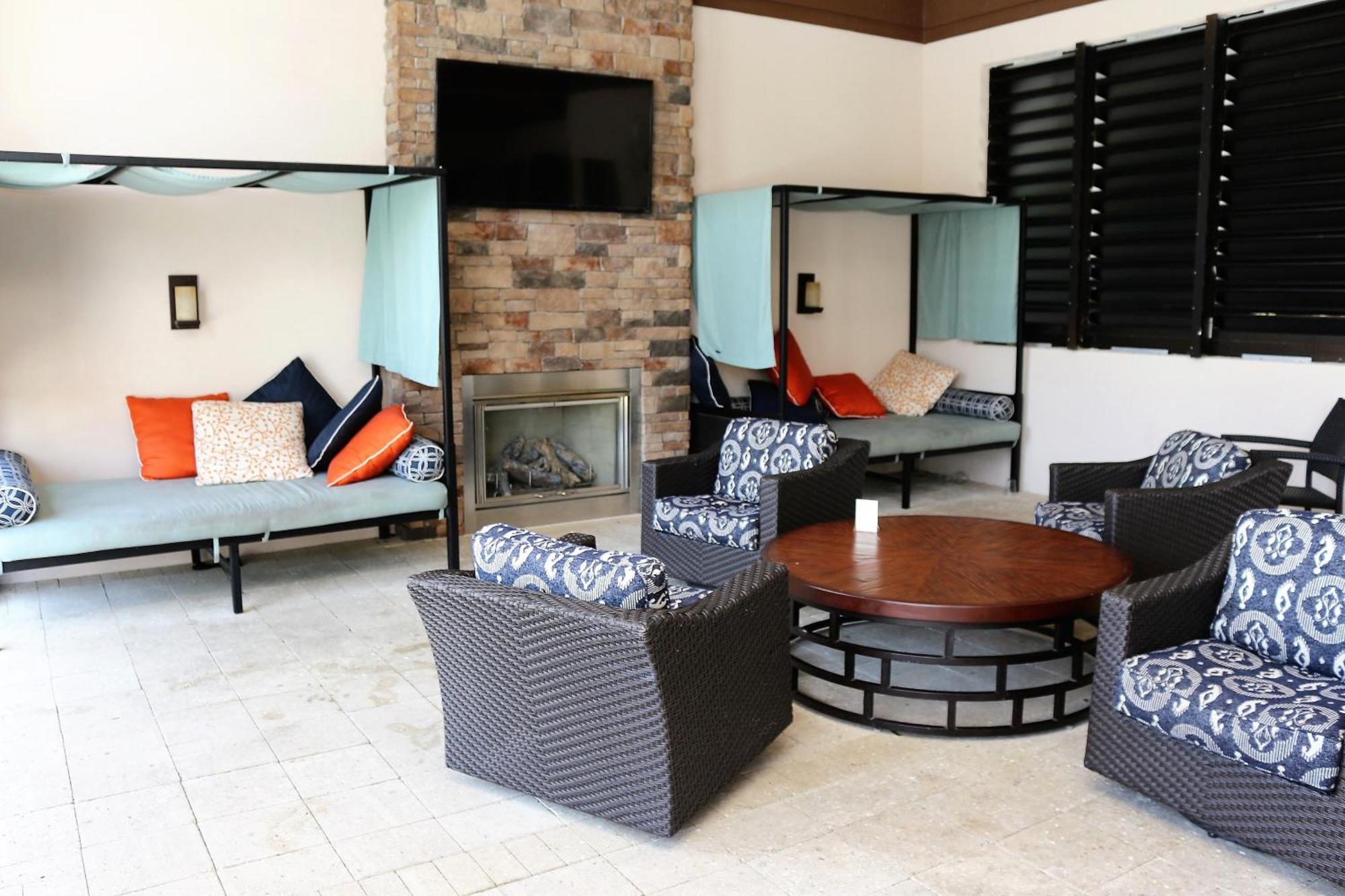 Experience Luxury In Spacious Solterra Nr With South-west Facing Private Pool Holiday home *