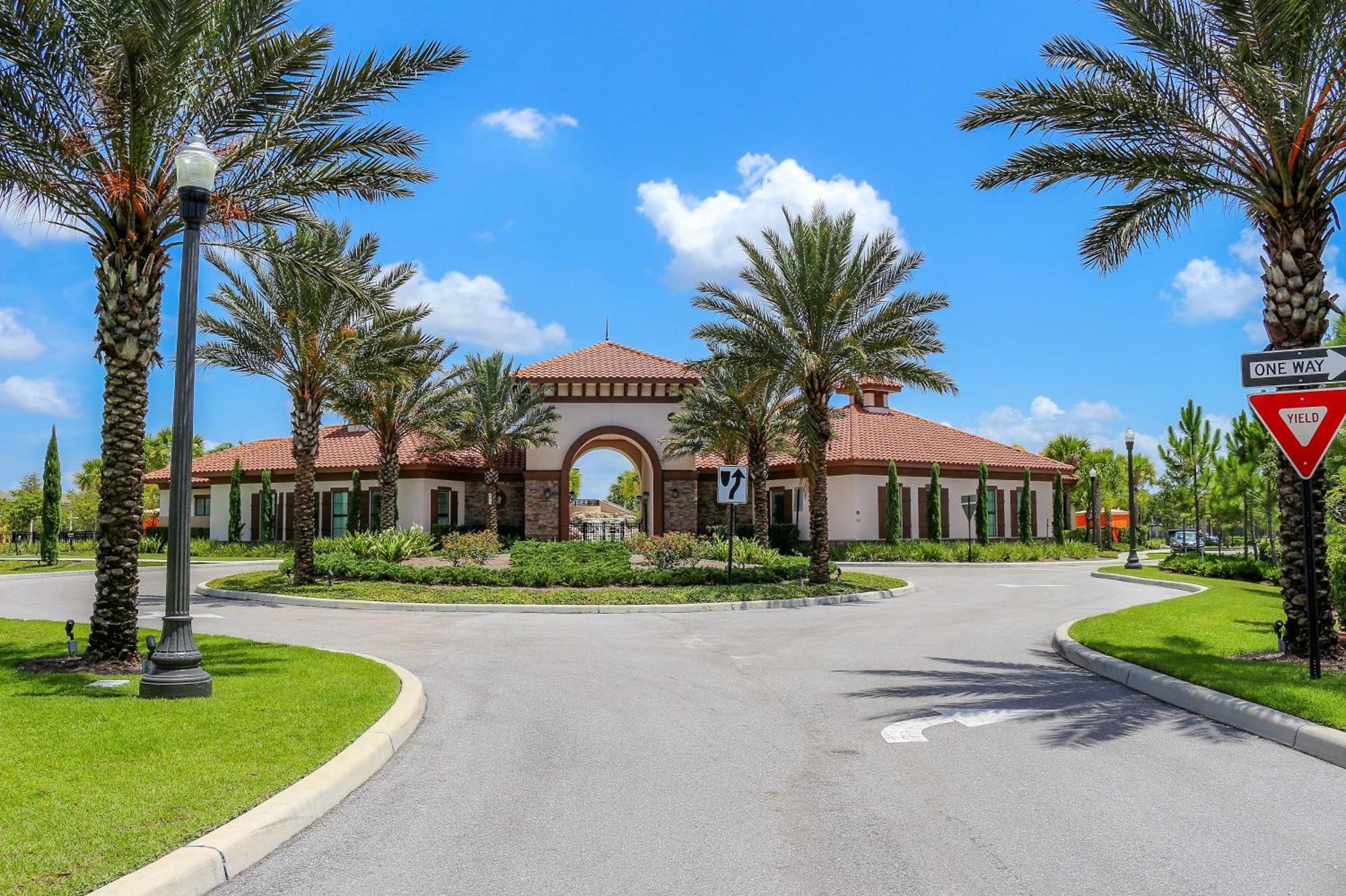 Experience Luxury In Spacious Solterra Nr With South-west Facing Private Pool * Davenport