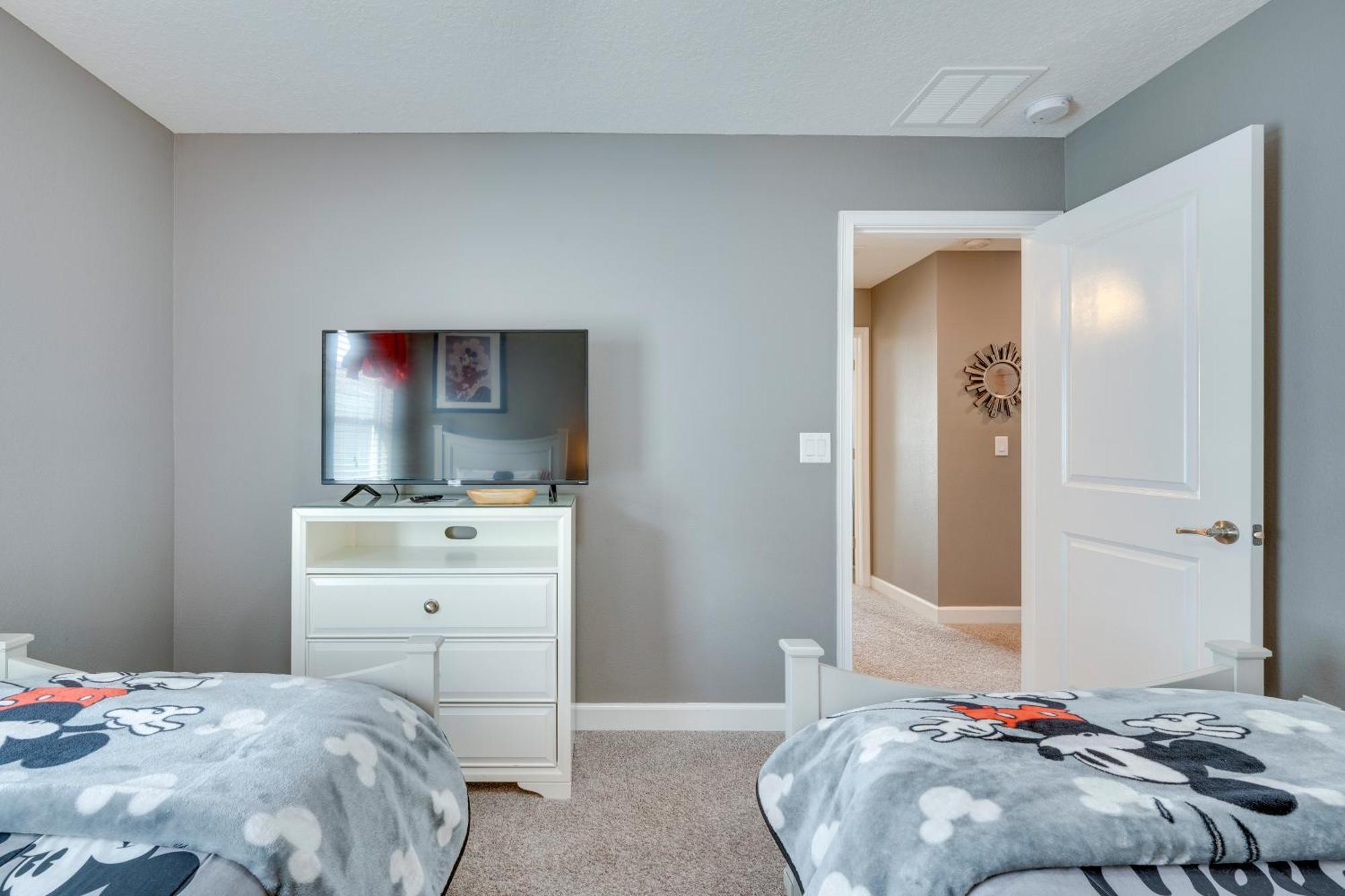 Villa Chic Near With Amenities! *