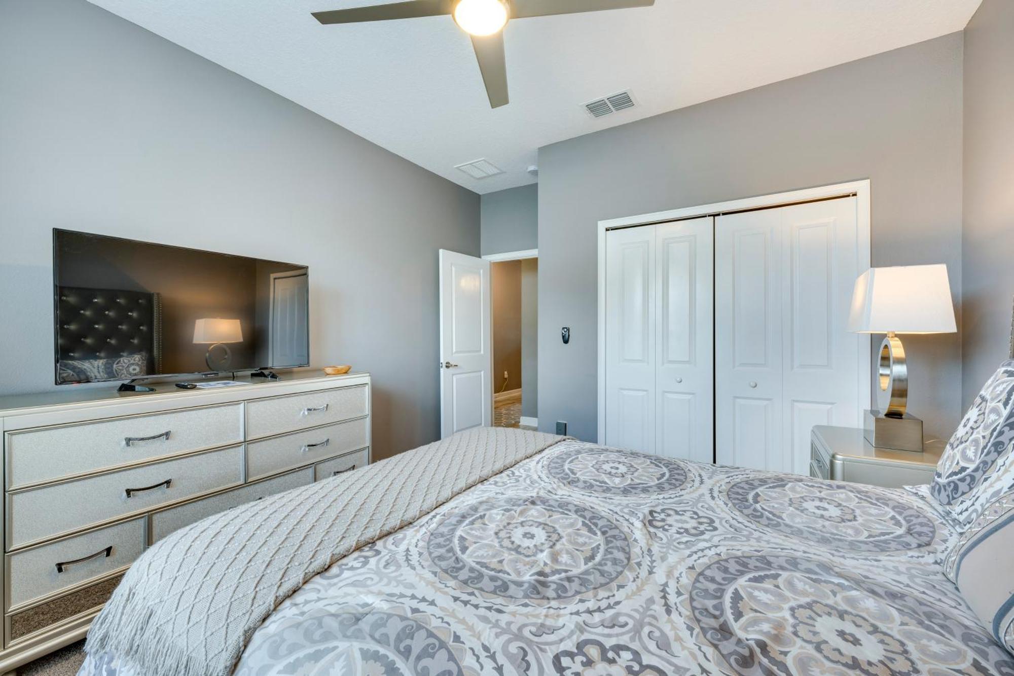 Chic Near With Amenities! * Davenport