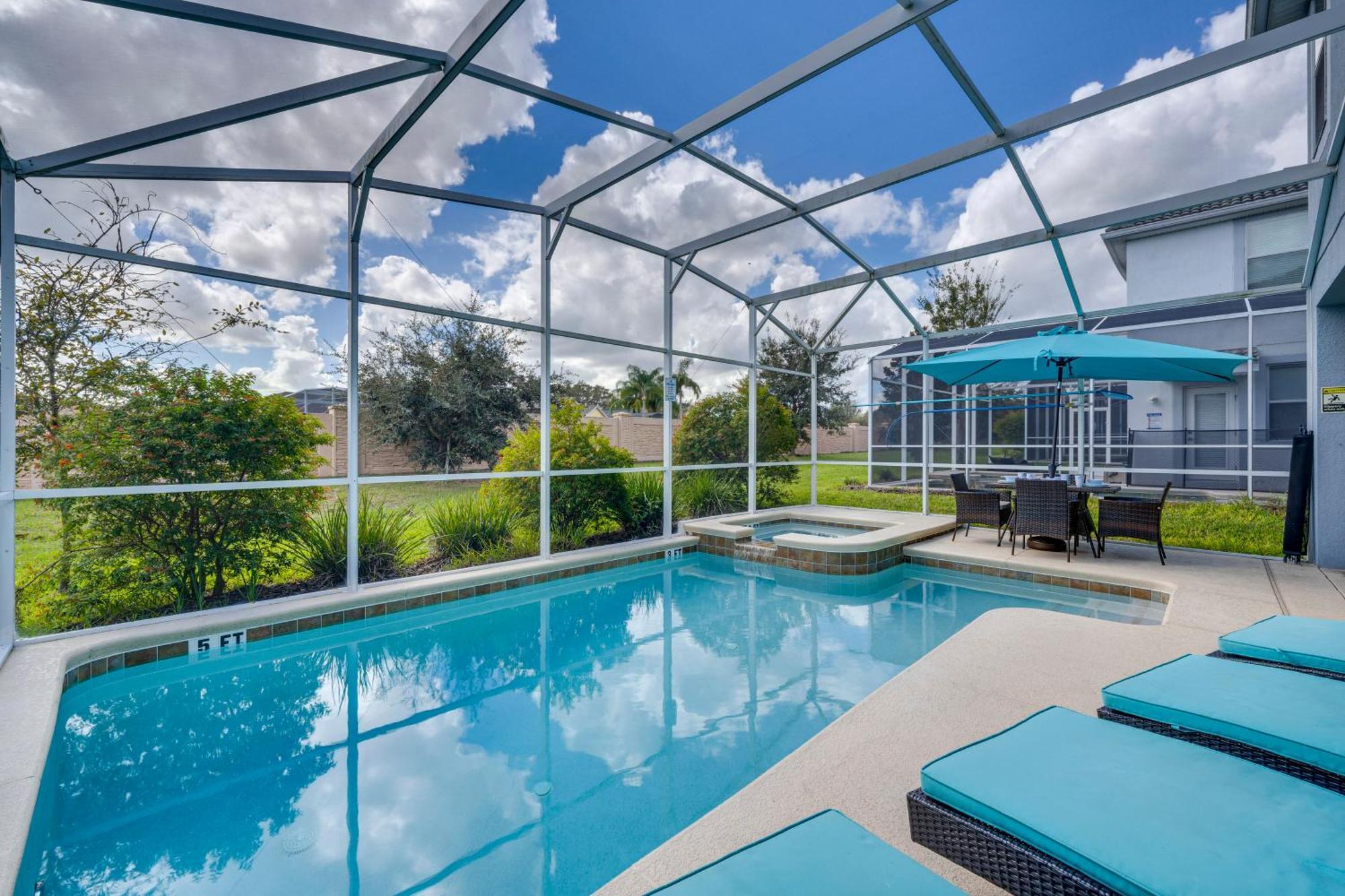 Chic Near With Amenities! Villa