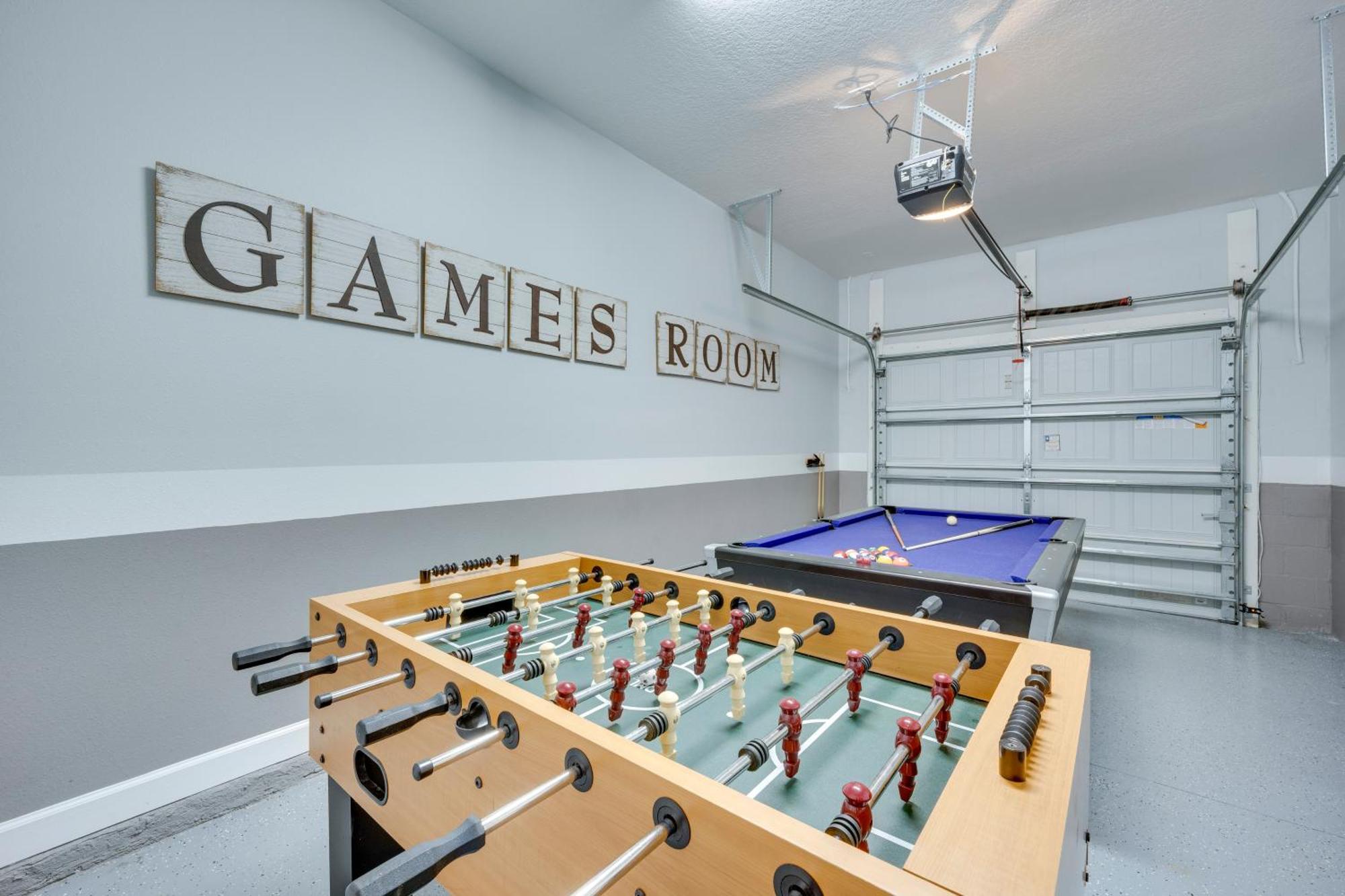 Villa Chic Near With Amenities!