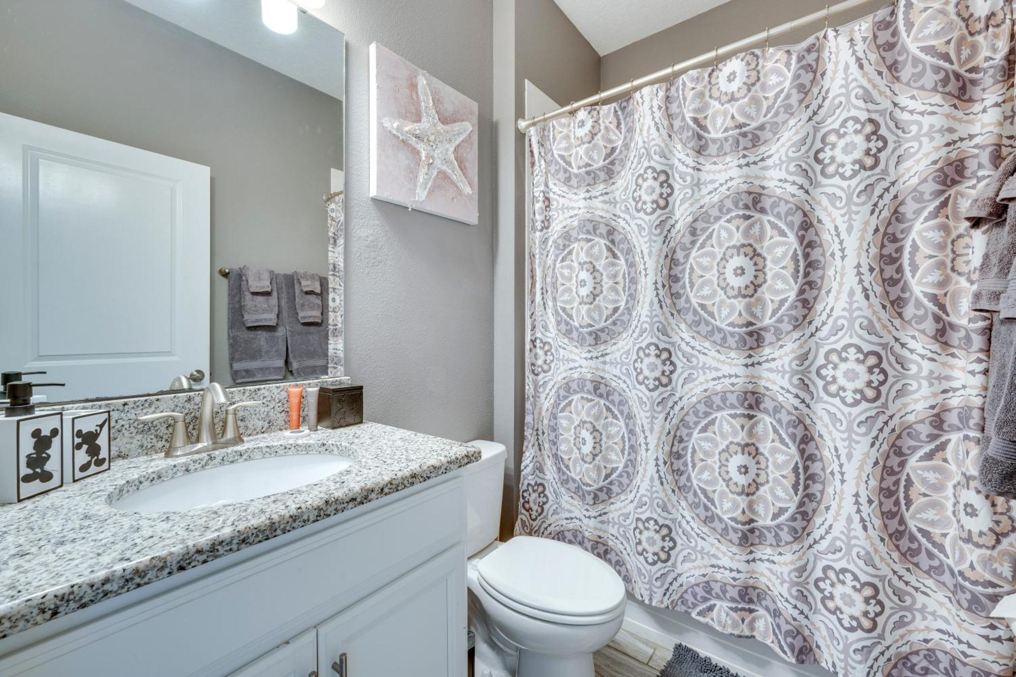 Chic Near With Amenities! Davenport