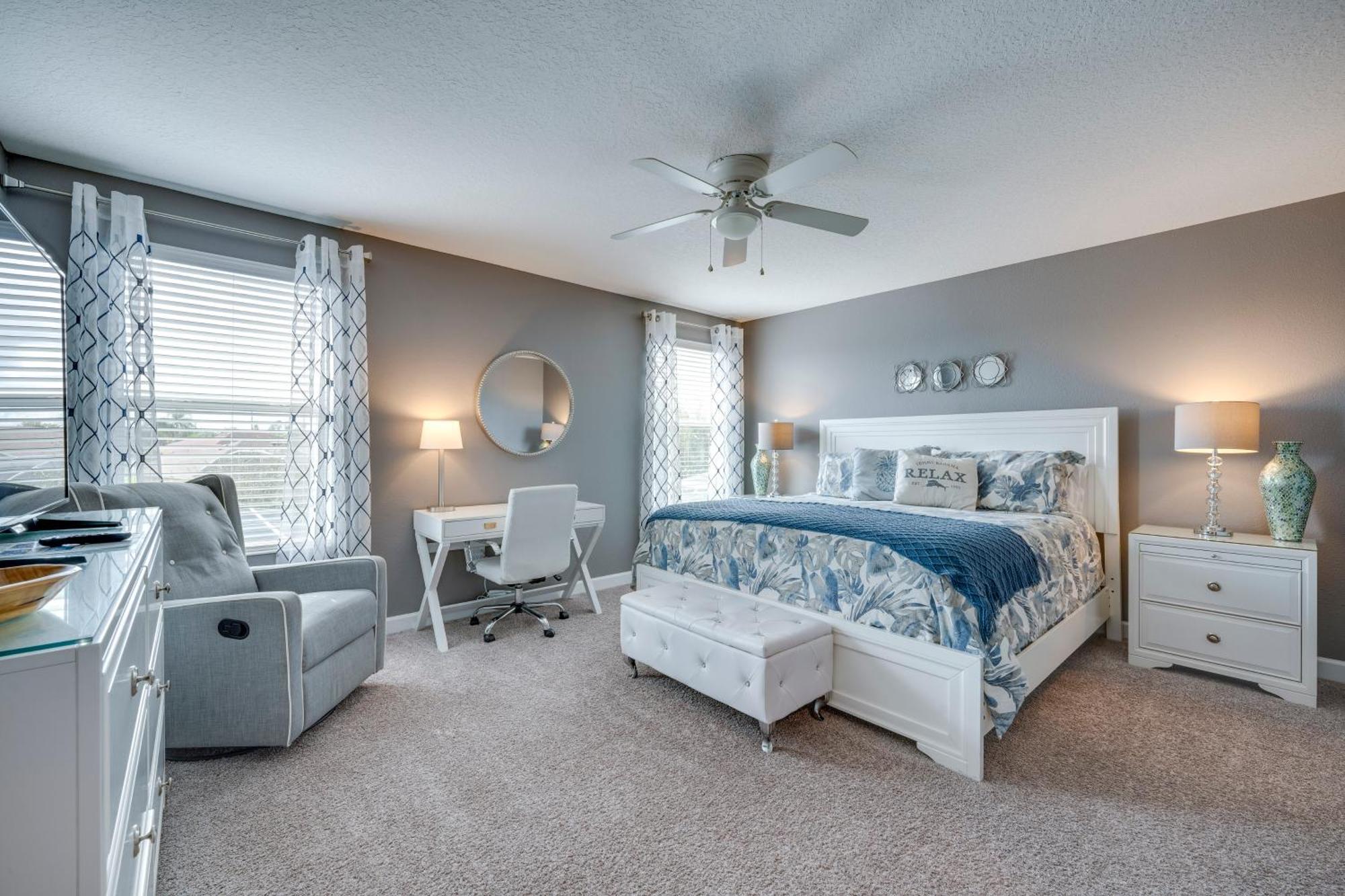 Chic Near With Amenities! * Davenport