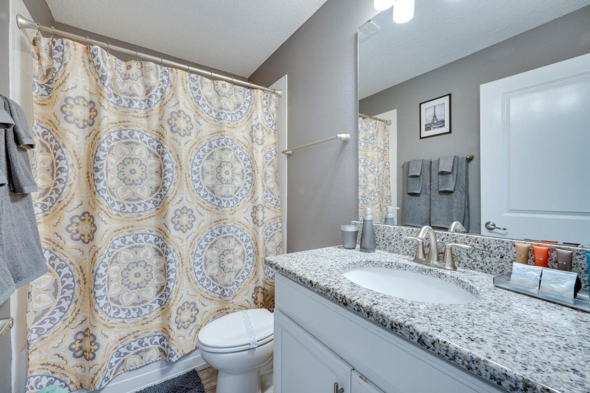 Chic Near With Amenities! Villa *