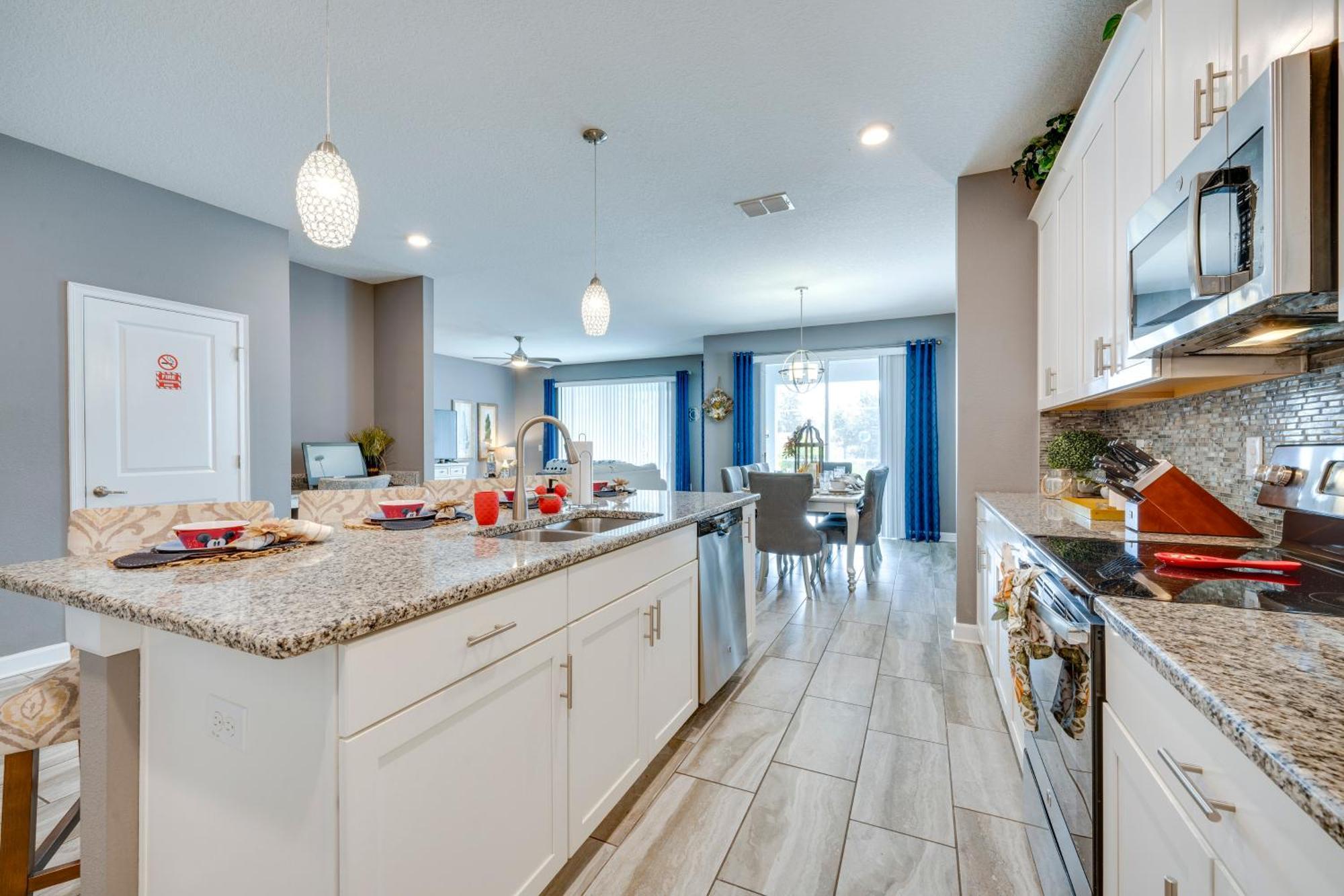 Villa Chic Near With Amenities! *