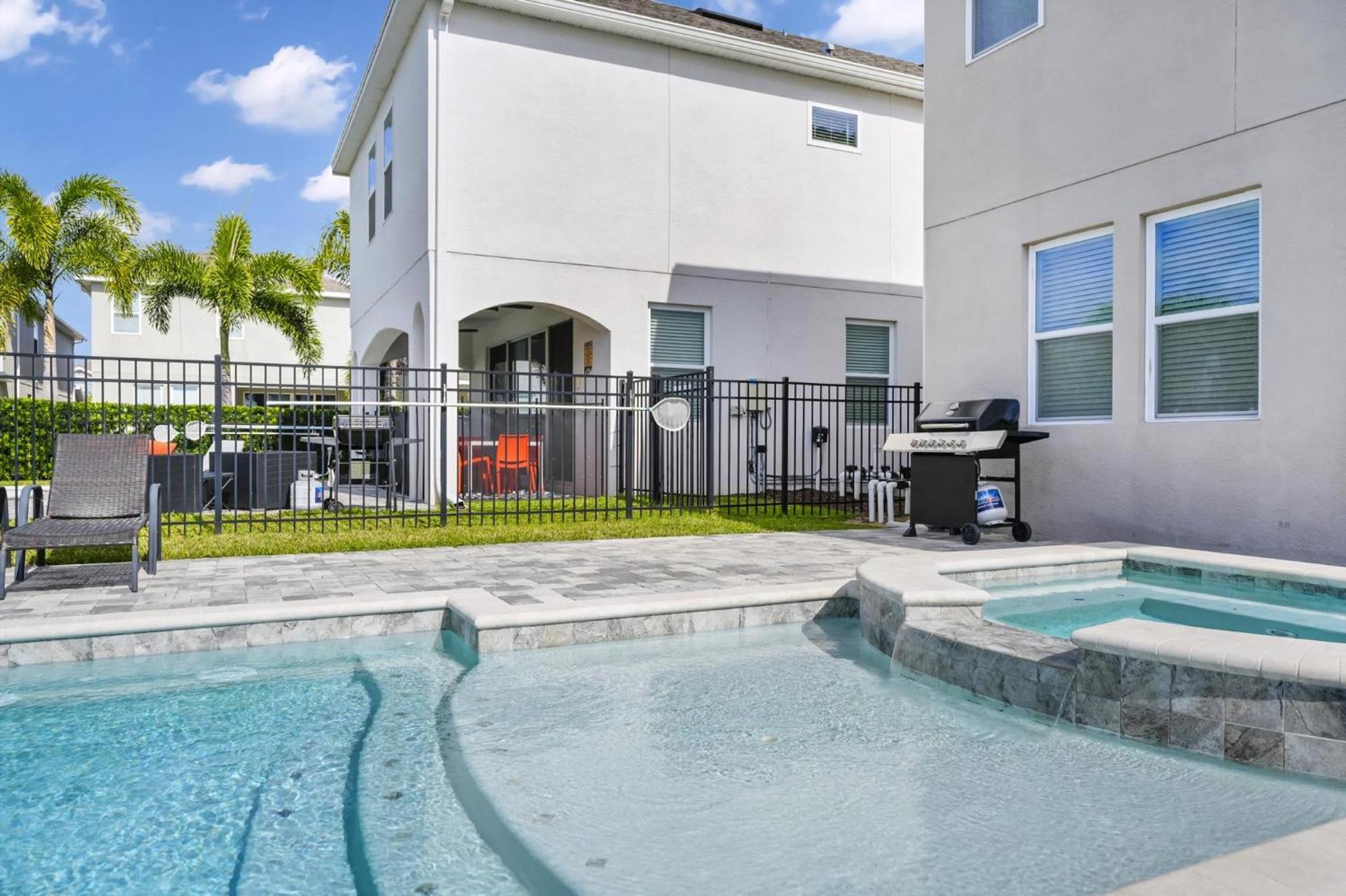 With Splash Pad And Slide, Movie Theater Game With Access - 417sf Orlando
