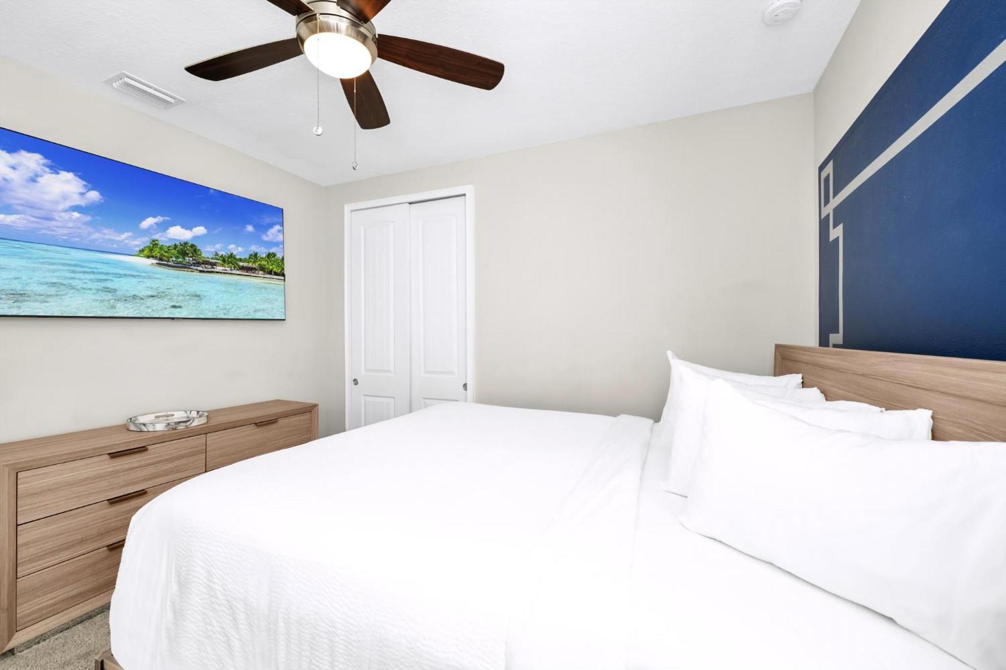 With Splash Pad And Slide, Movie Theater Game With Access - 417sf Holiday home