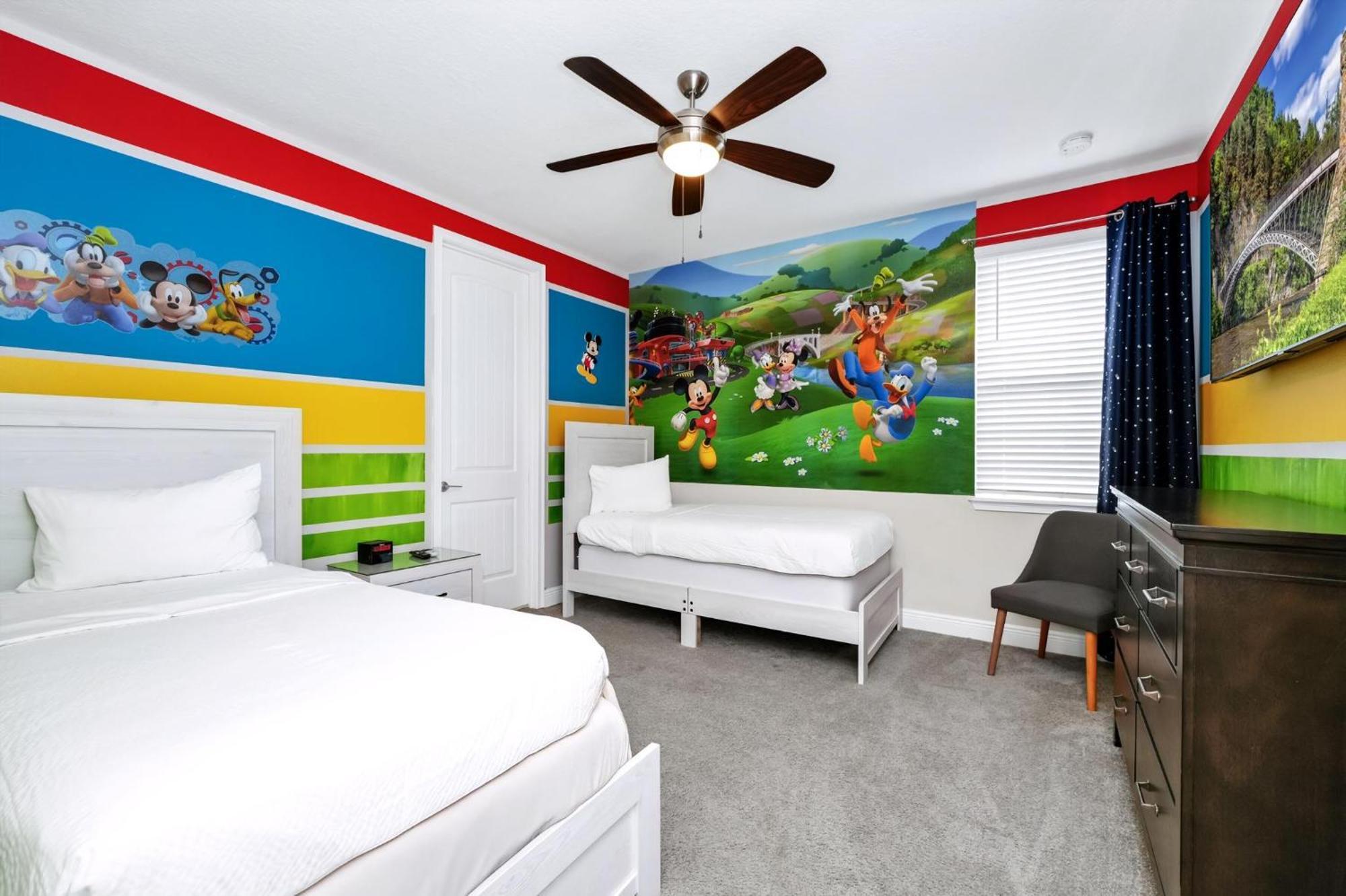With Splash Pad And Slide, Movie Theater Game With Access - 417sf Holiday home *