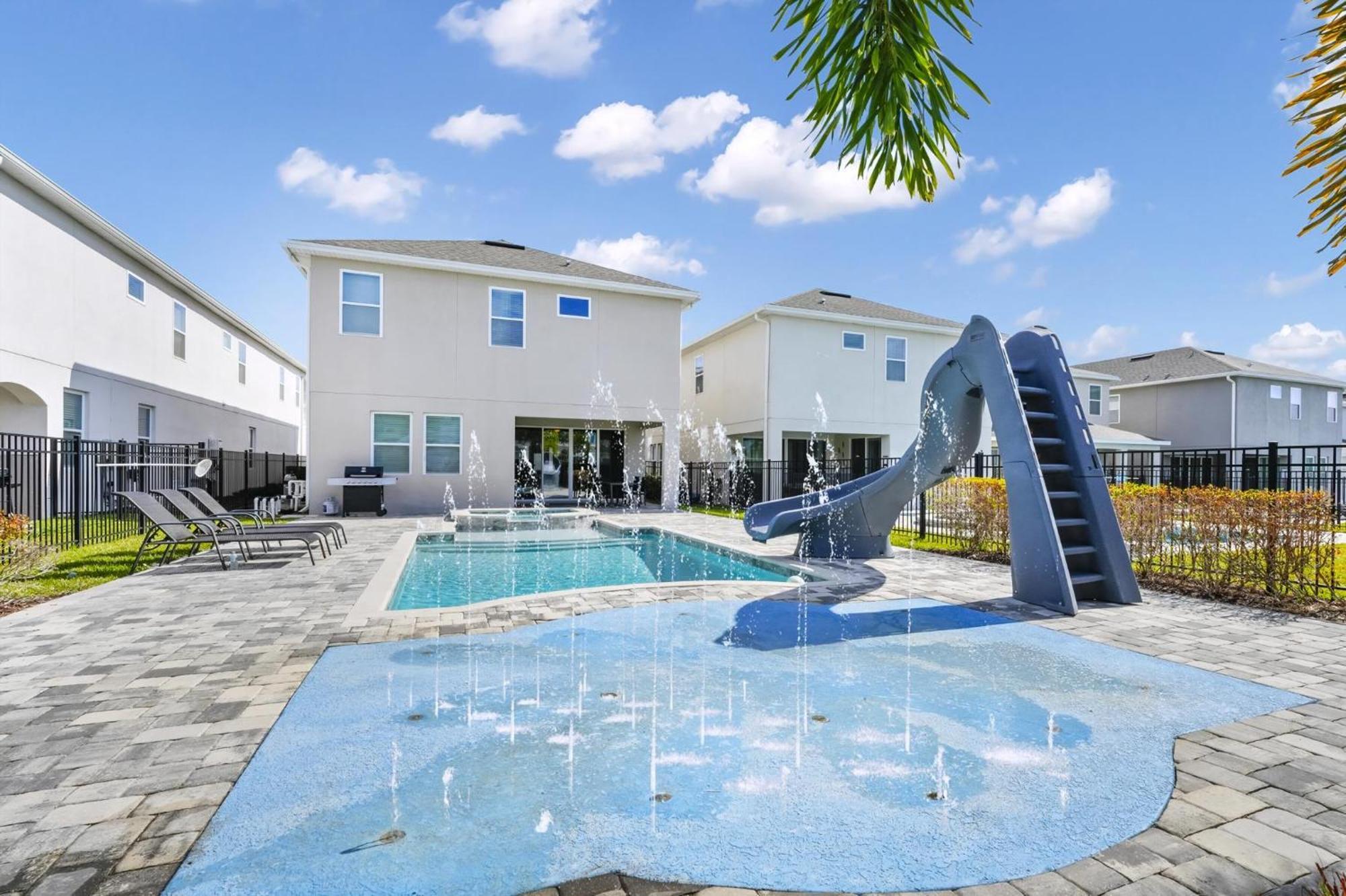 Holiday home With Splash Pad And Slide, Movie Theater Game With Access - 417sf Orlando