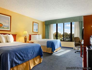 Lakeland Hotel 2*