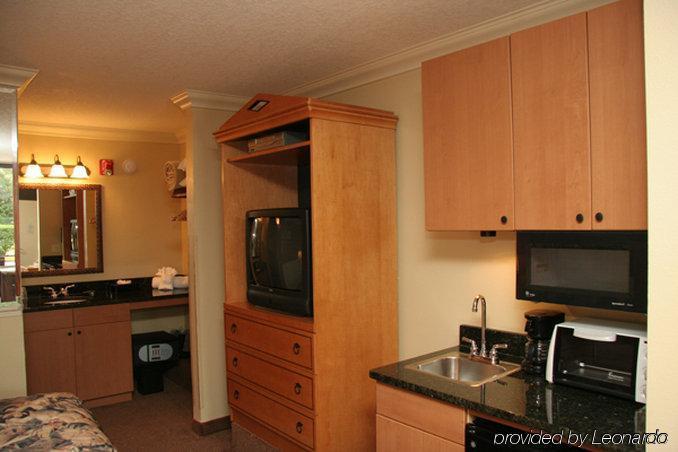 Days By Wyndham West Hotel 2*