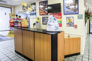 Main Gate Kissimmee Formally Road Way Hotel Celebration