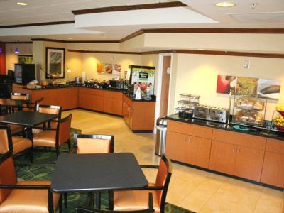 Hotel Fairfield And By Marriott Near Universal Orlando