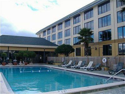 Lakeland Hotel 2*