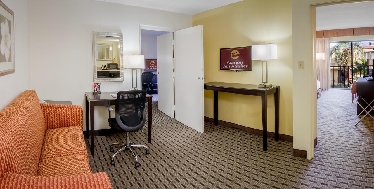 Clarion & At International Drive Hotel