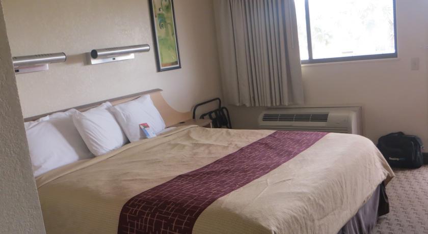 Hotel Clarion & At International Drive