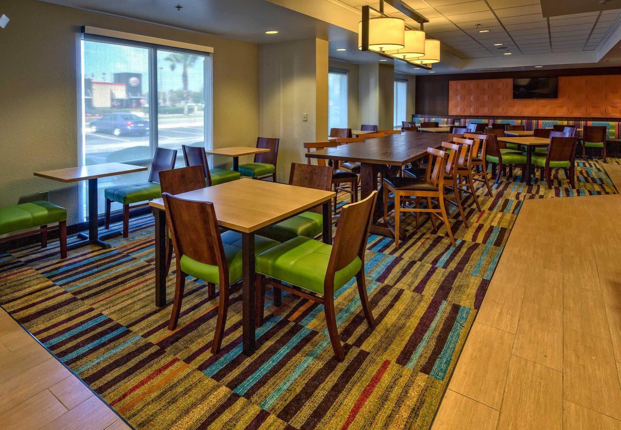 Fairfield And By Marriott Near Universal