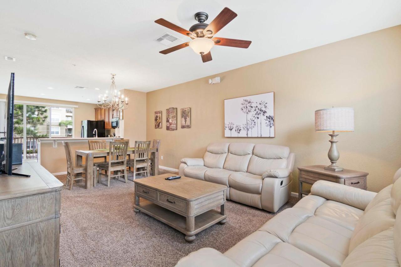 At Universal Boulevard Holiday home