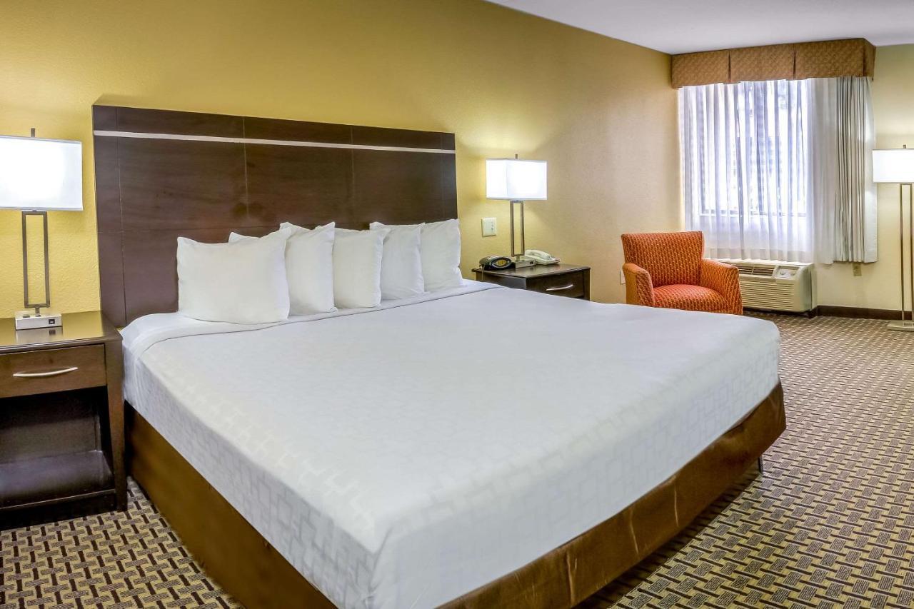 Clarion & At International Drive Hotel