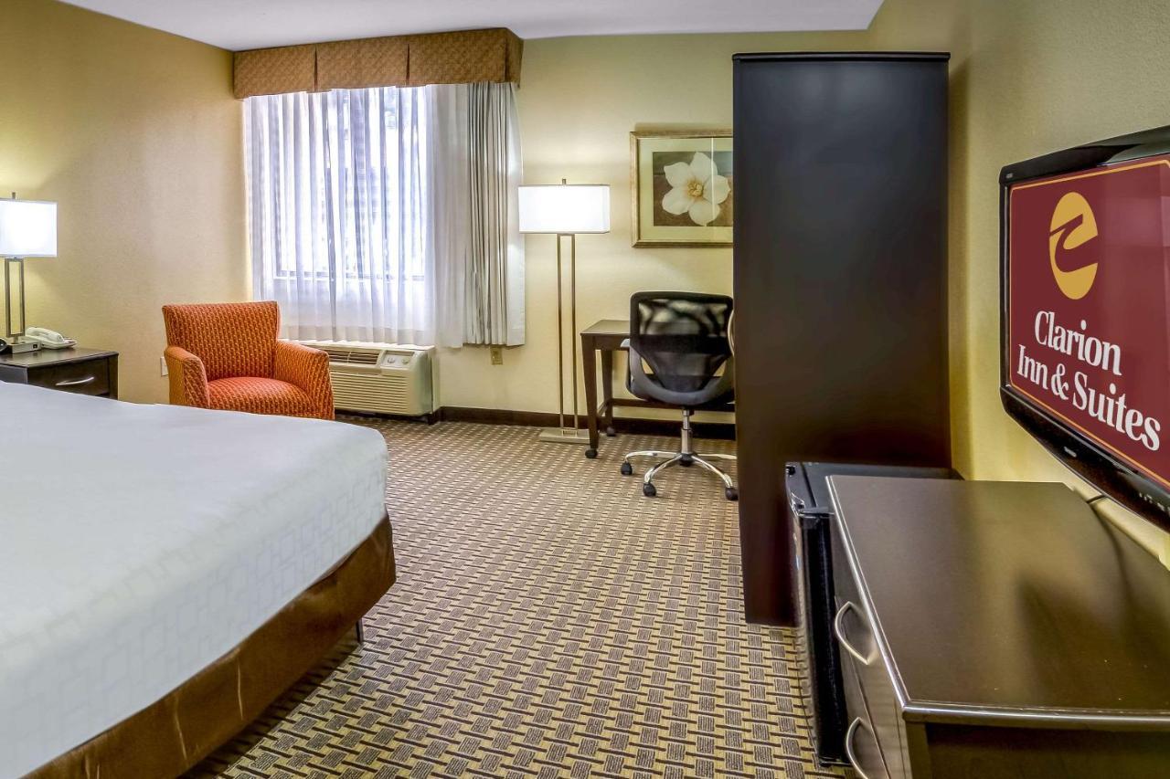 Clarion & At International Drive Hotel