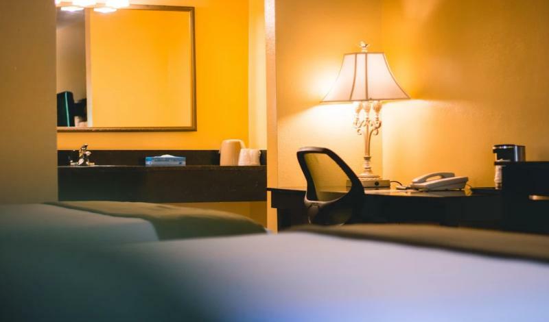 Shining Light & Hotel