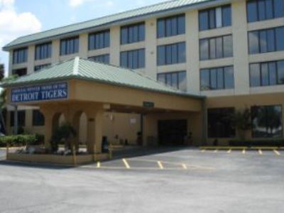 Lakeland Hotel